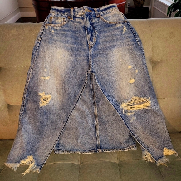 Moussy Skirt - Picture 1 of 11